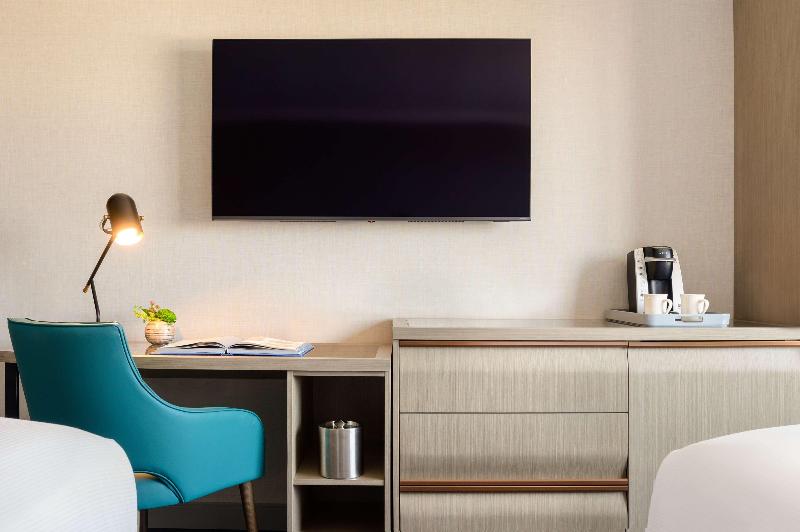 اتاق استاندارد با تخت بزرگ, Doubletree By Hilton San Francisco South Airport Blvd