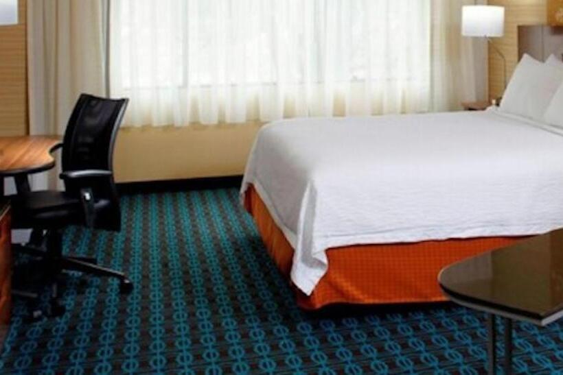 스위트 킹사이즈 침대, Fairfield Inn & Suites Parsippany