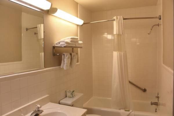 Номер Стандарт 2 Двуспальные Кровати, Governor House Inn Arlington/falls Church