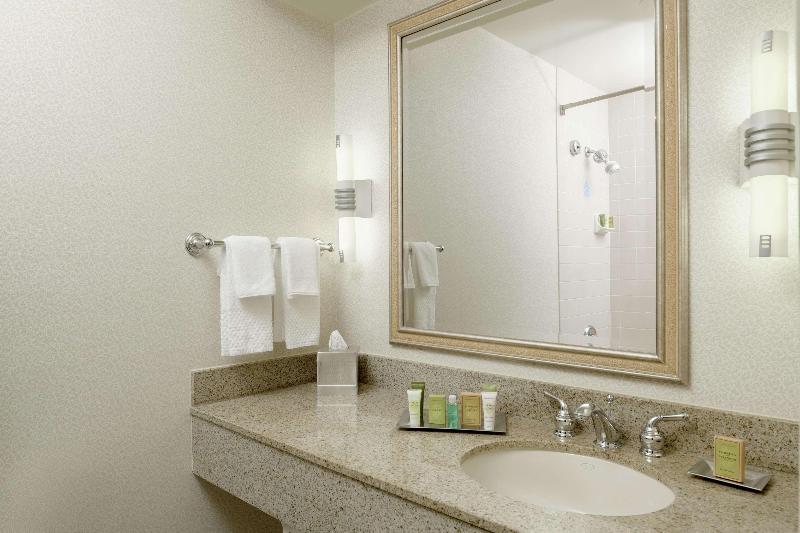 Люкс Адаптированный для Инвалидов, Hilton Boca Raton Suites