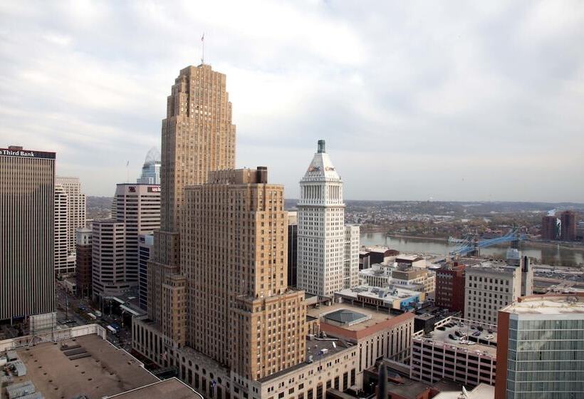 Номер Deluxe Кровать Кинг, Hilton Cincinnati Netherland Plaza