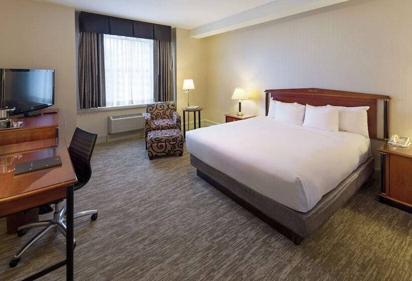 Номер Deluxe Кровать Кинг, Hilton Cincinnati Netherland Plaza