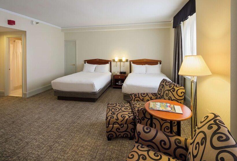 Номер Deluxe, Hilton Cincinnati Netherland Plaza