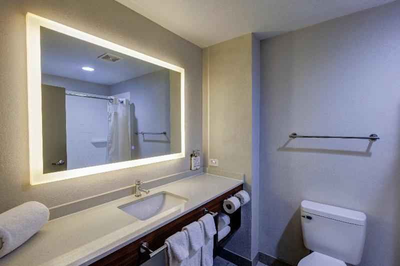 适合残疾人使用的标准间, Ramada By Wyndham Grand Forks