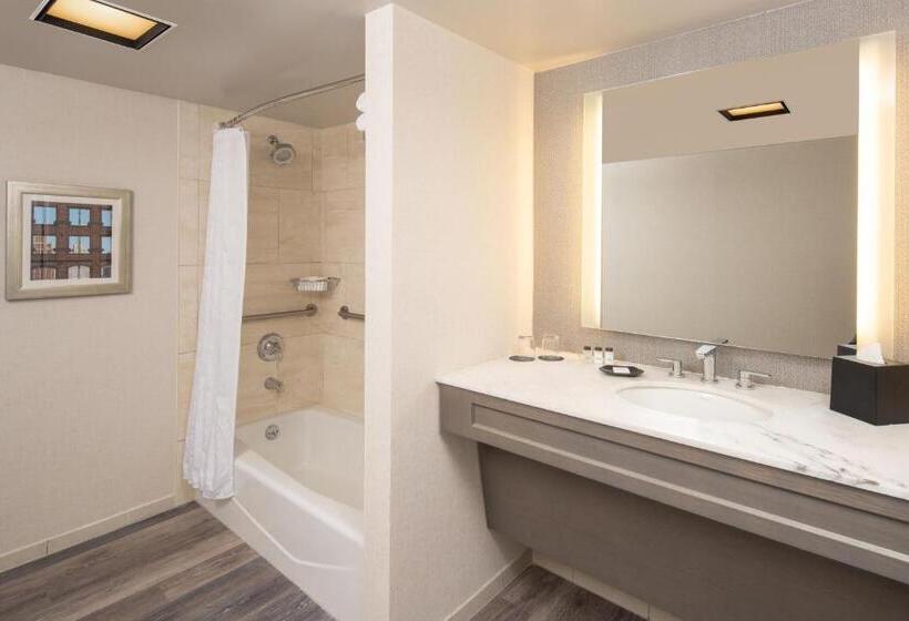 Стандартный Номер Кровать Кинг, Sheraton Detroit Novi
