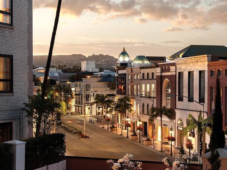 استودیو استاندارد با تخت کینگ, Beverly Wilshire, A Four Seasons