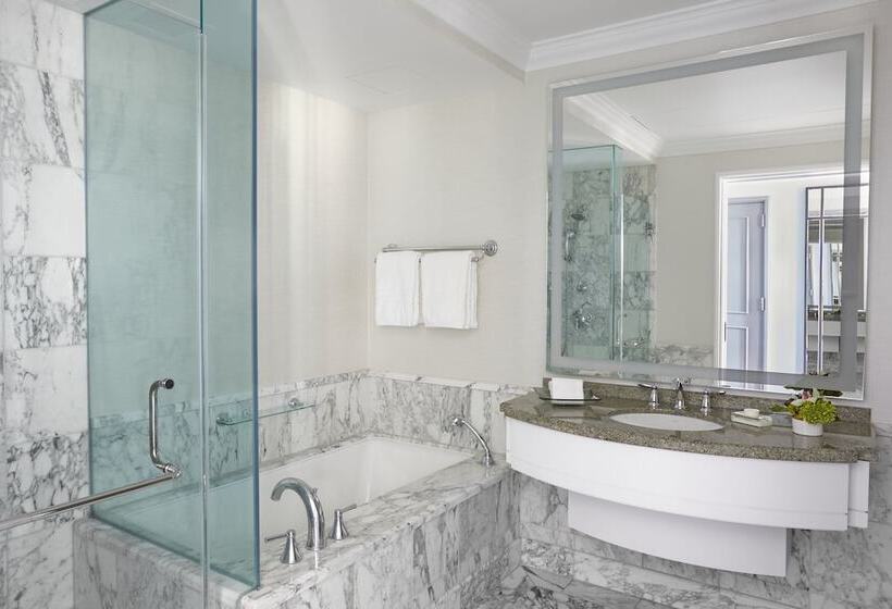سوئیت برای معلولان, Beverly Wilshire, A Four Seasons