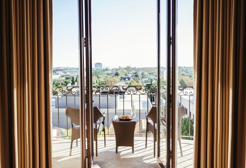 سوئیت با بالکن, Beverly Wilshire, A Four Seasons