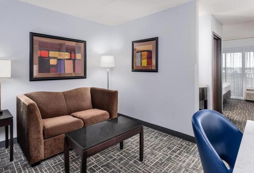 스위트, Crowne Plaza Milwaukee South, An Ihg
