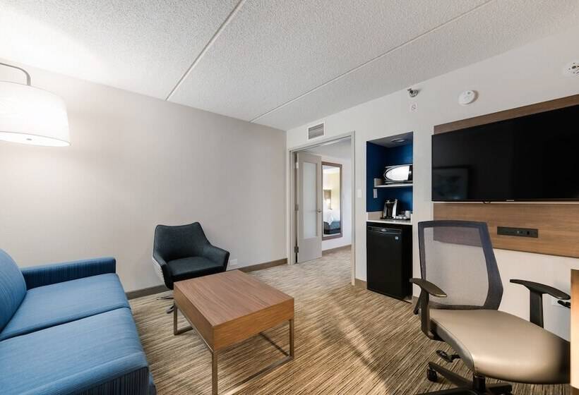סוויטה, Holiday Inn Express Naperville, An Ihg