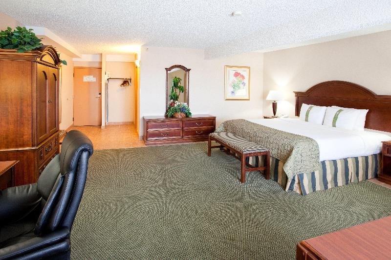 Номер Стандарт Кровать Кинг Адаптированный для Инвалидов, Holiday Inn Great Falls Convention Center, An Ihg