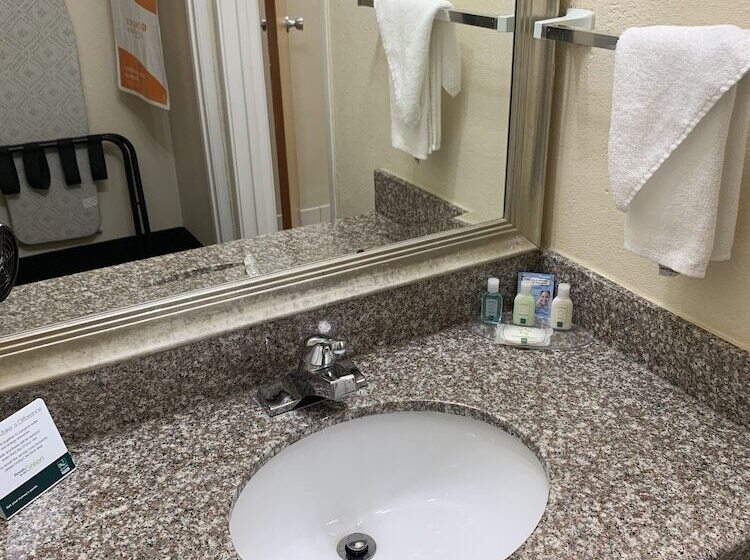 Люкс, Quality Inn & Suites Pensacola Bayview