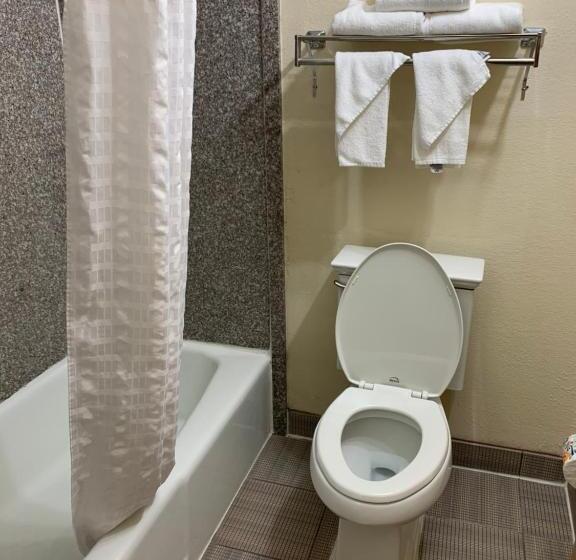 Люкс Кровать Кинг, Quality Inn & Suites Pensacola Bayview