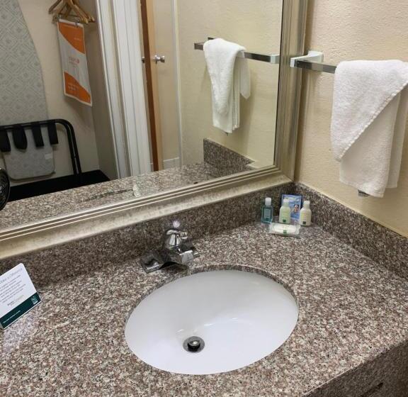 Люкс 2 Спальни, Quality Inn & Suites Pensacola Bayview