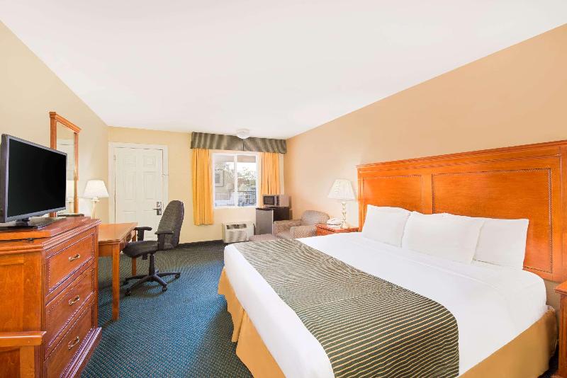 带大床的标准间, Ramada By Wyndham Flagstaff East