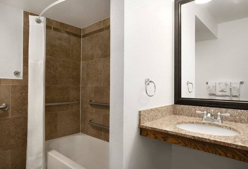 اتاق لوکس, Ramada By Wyndham Spokane Airport