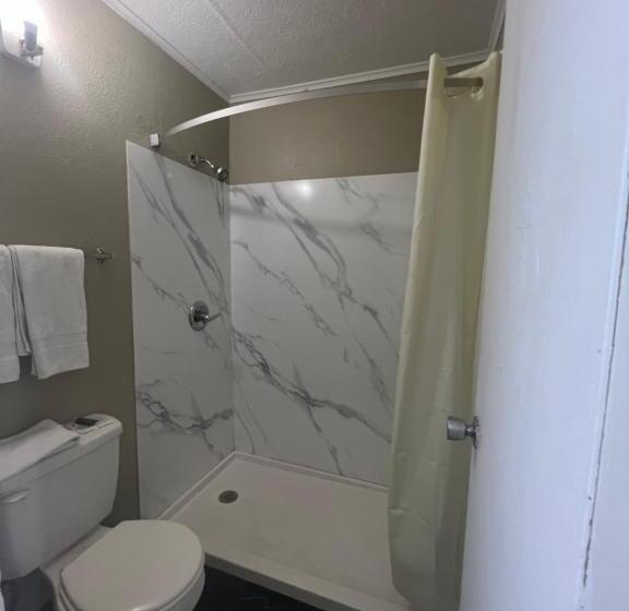 带2个双人床的标准工作室, Travel Inn Kingsport