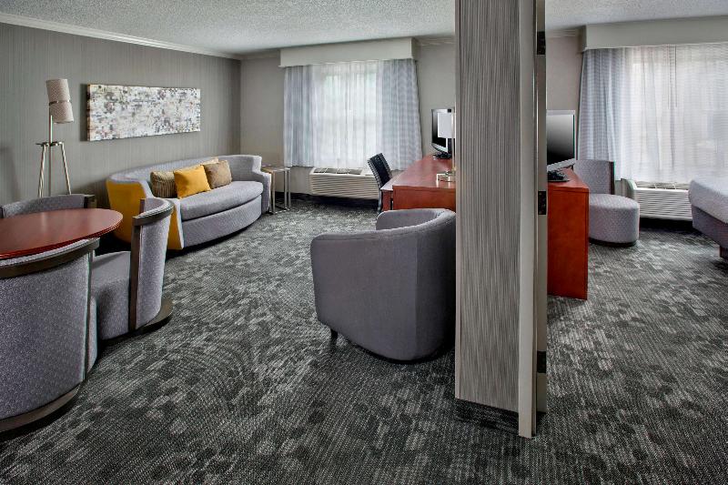 Номер бизнес-класса, Travelodge By Wyndham Orange County Airport/ Costa Mesa