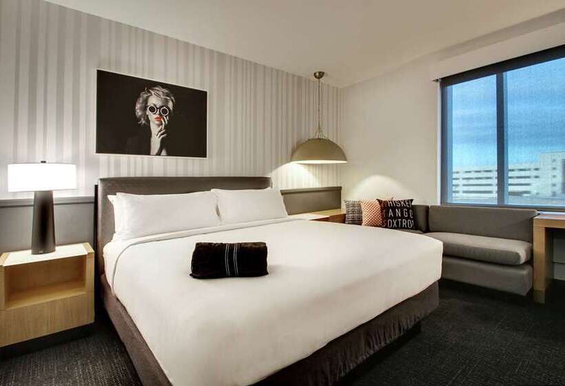 Номер Стандарт, Hilton Waco