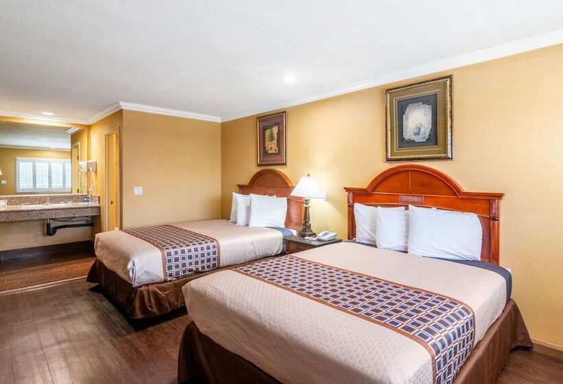 ２ダブルベッドのスタンダードルーム, Rodeway Inn Artesia Cerritos