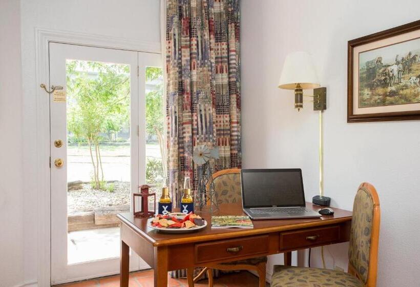 Номер Deluxe Кровать Кинг, Y O Ranch Hotel And Conference Center