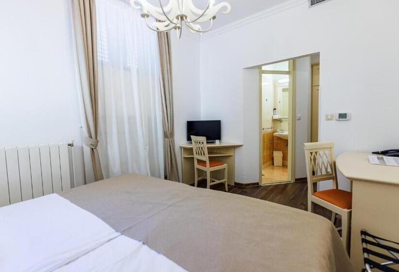 Номер Economy, Boutique Hotel Kaštel