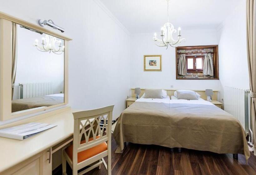 Номер Economy, Boutique Hotel Kaštel