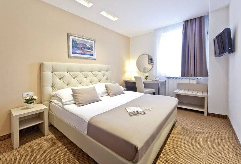 اتاق استاندارد چهار تخته, Central