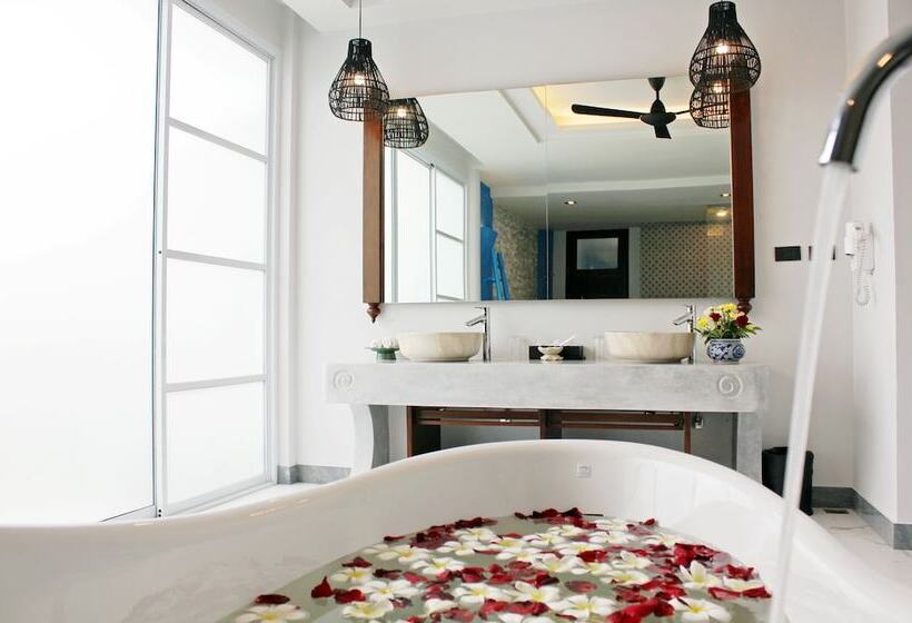 Люкс, Weekender Resort