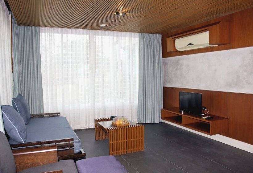 Люкс, Weekender Resort