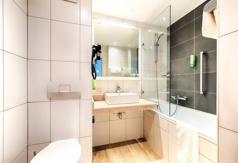 스탠다드 룸 더블 침대, Holiday Inn Munich   South, An Ihg