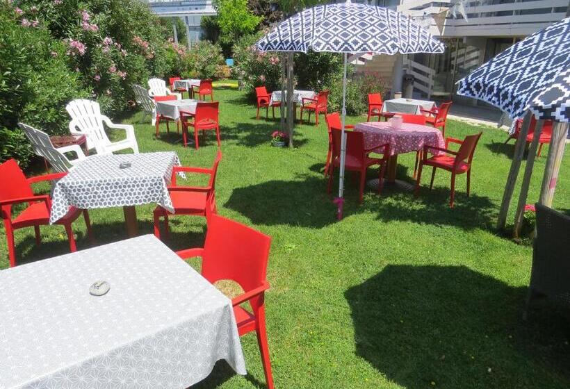 Номер Стандарт, Hôtel Kyriad Cap Sud