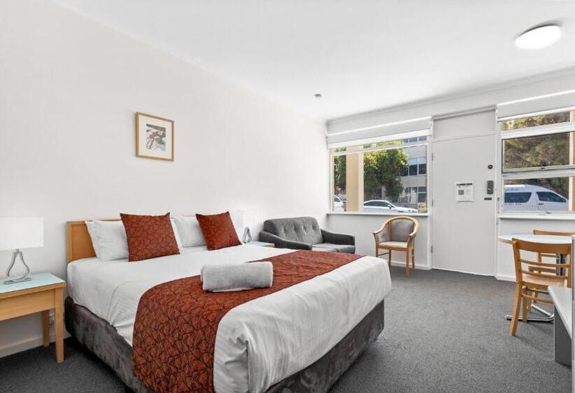 스탠다드 스튜디오, Taft Apartments