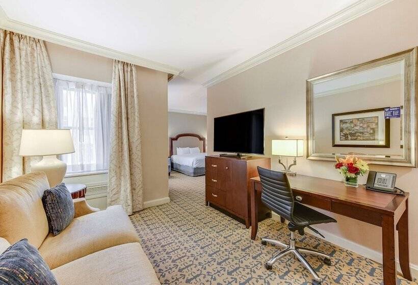 주니어 스위트, Capital Hilton