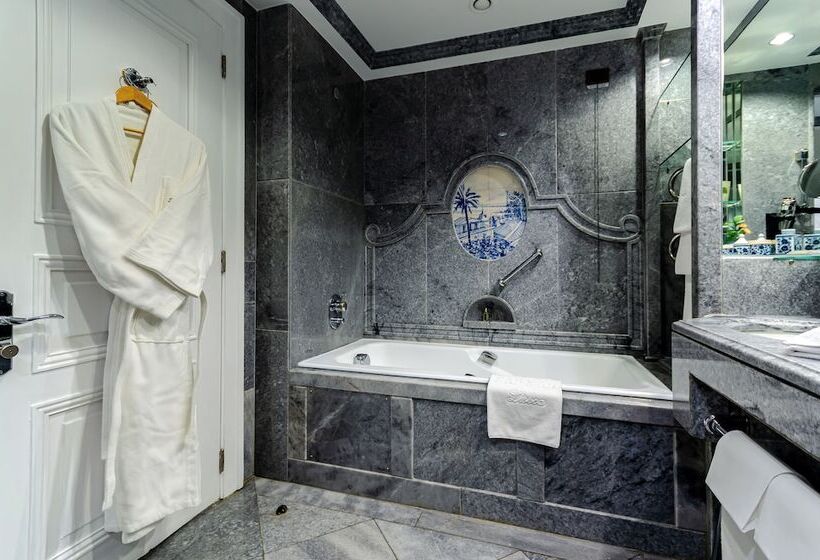 غرفة قياسية مطلّة علي النهر, Olissippo Lapa Palace – The Leading Hotels Of The World
