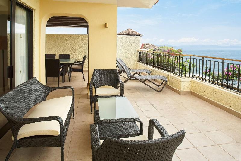 מיטת קינג בסוויטה, Marriott Puerto Vallarta Resort & Spa
