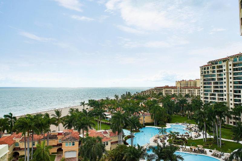 מיטת קינג בסוויטה, Marriott Puerto Vallarta Resort & Spa