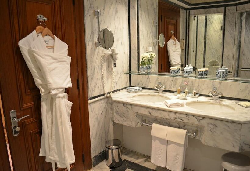 غرفة قياسية مطلّة علي النهر, Olissippo Lapa Palace – The Leading Hotels Of The World