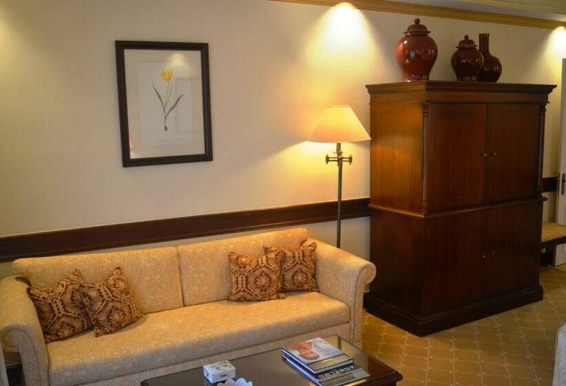 جناح جونيور, Olissippo Lapa Palace – The Leading Hotels Of The World
