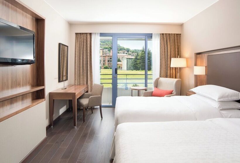اتاق لوکس با چشم‌انداز استخر, Sheraton Lake Como