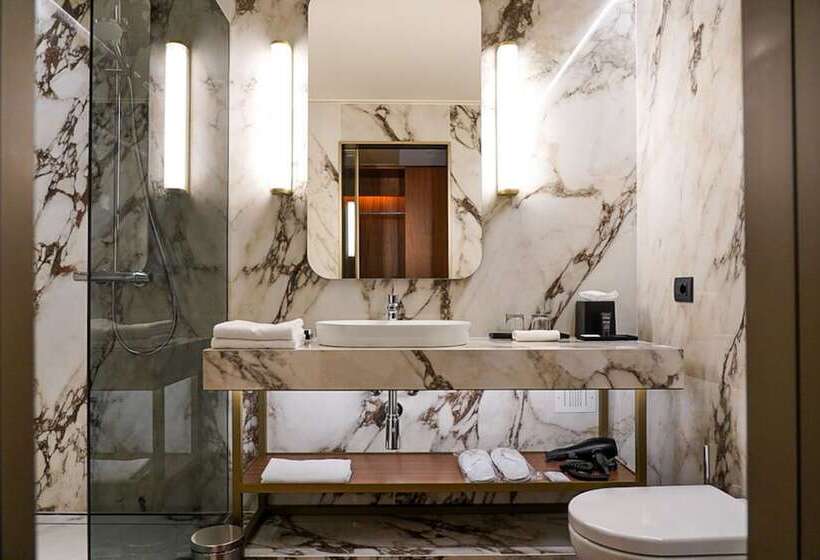اتاق لوکس با تراس, Sheraton Lake Como