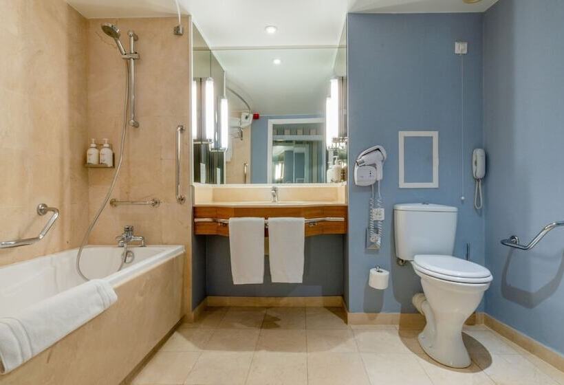 Номер Стандарт 2 Двуспальные Кровати, Holiday Inn Nice   Port St Laurent, An Ihg