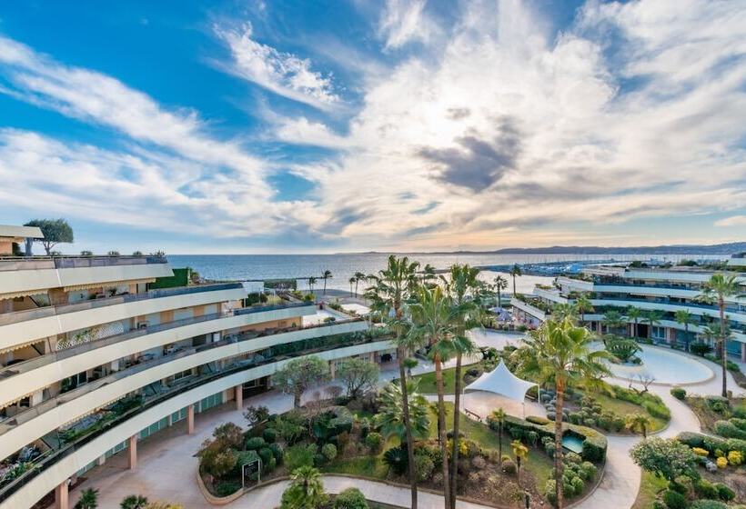 Habitación Premium Vista al Mar., Holiday Inn Nice   Port St Laurent, An Ihg