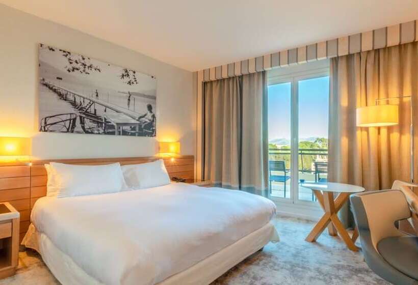 Habitación Premium Vista al Mar., Holiday Inn Nice   Port St Laurent, An Ihg