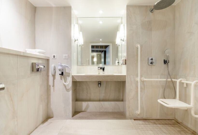 Номер Стандарт Адаптированный для Инвалидов, Holiday Inn Nice   Port St Laurent, An Ihg