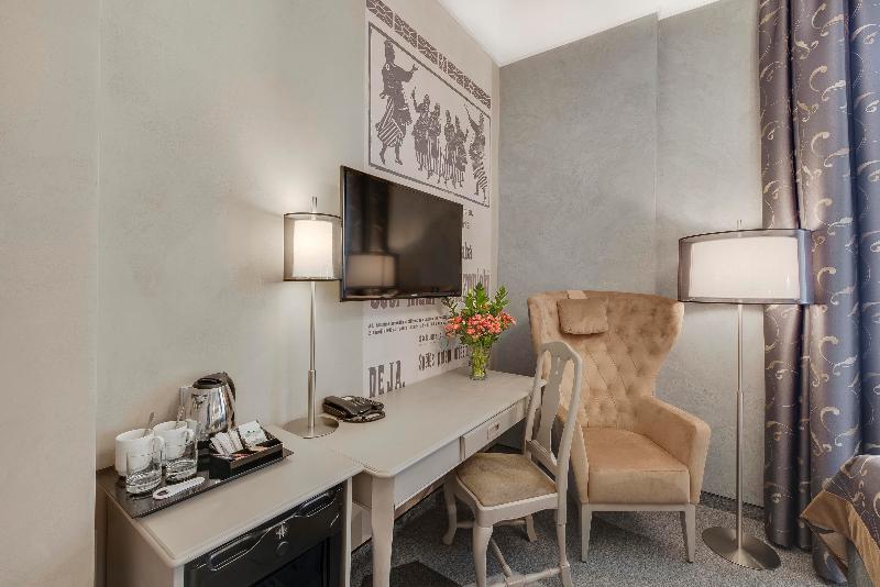 Quarto standard, Metropole Hotel By Semarah