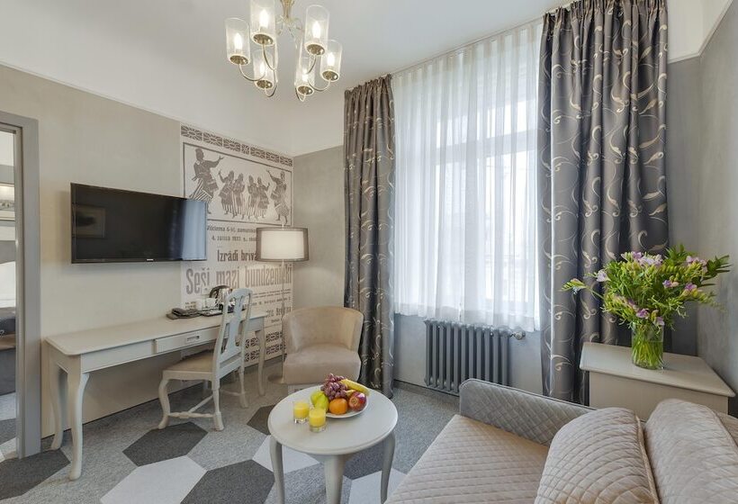 Quarto deluxe, Metropole Hotel By Semarah
