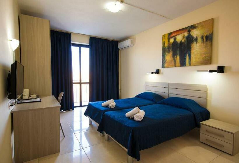 Трехместный Номер Базовый, Relax Inn