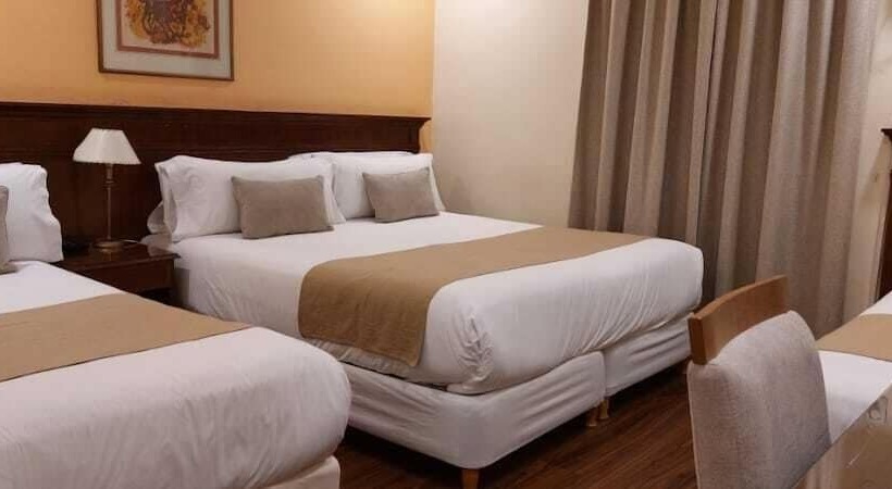 غرفة قياسية رباعية, Ritz Hotel Mendoza