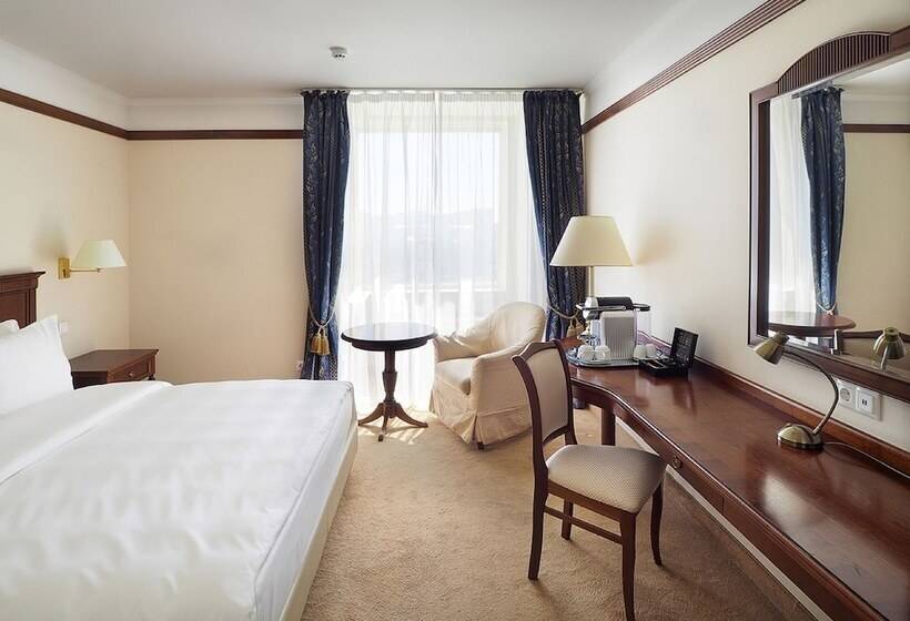 Номер Superior, Radisson Slavyanskaya Hotel And Business Centre, Moscow